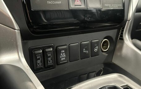 Mitsubishi Pajero Sport III рестайлинг, 2019 год, 2 975 000 рублей, 18 фотография