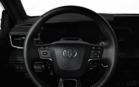 Toyota Camry, 2025 год, 4 940 000 рублей, 17 фотография