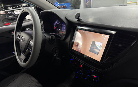 Hyundai Solaris II рестайлинг, 2017 год, 820 000 рублей, 24 фотография