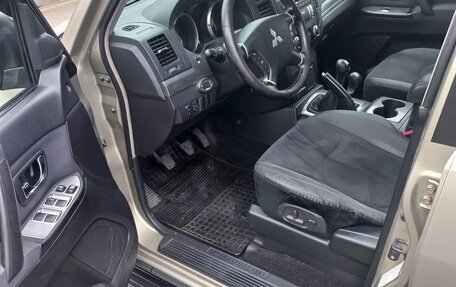 Mitsubishi Pajero IV, 2007 год, 1 500 000 рублей, 10 фотография