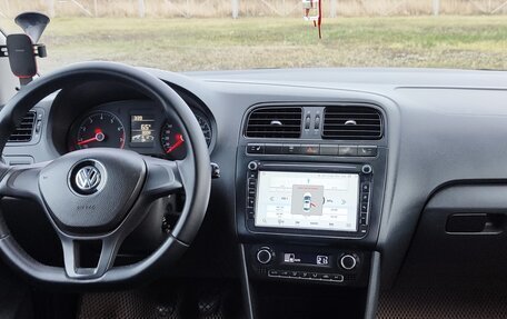 Volkswagen Polo VI (EU Market), 2015 год, 800 000 рублей, 6 фотография