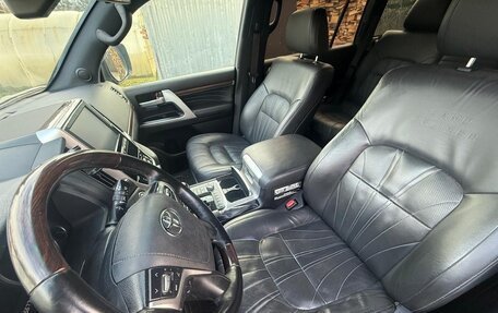Toyota Land Cruiser 200, 2020 год, 8 590 000 рублей, 5 фотография