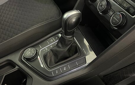 Volkswagen Tiguan II, 2018 год, 2 380 000 рублей, 17 фотография