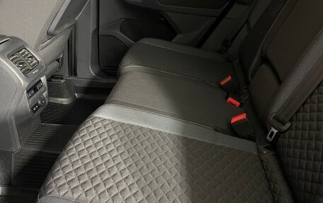 Volkswagen Tiguan II, 2018 год, 2 380 000 рублей, 21 фотография