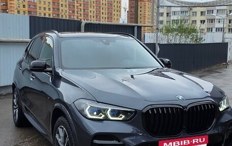 BMW X5, 2021 год, 9 350 000 рублей, 2 фотография