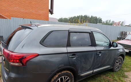 Mitsubishi Outlander III рестайлинг 3, 2018 год, 1 700 000 рублей, 7 фотография