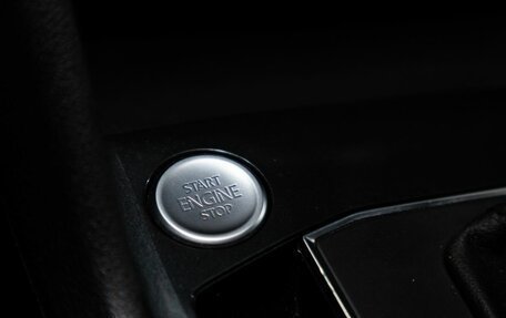 Volkswagen Tiguan II, 2018 год, 2 998 000 рублей, 14 фотография