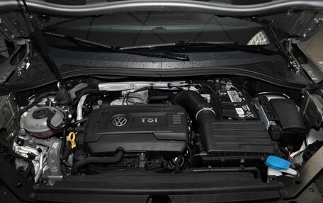 Volkswagen Tiguan II, 2018 год, 2 998 000 рублей, 16 фотография