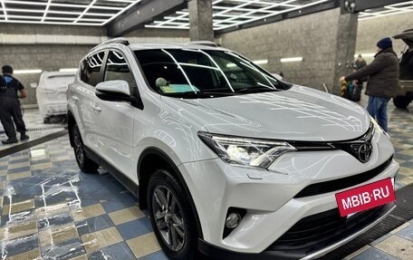 Toyota RAV4, 2018 год, 2 550 000 рублей, 3 фотография