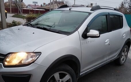 Renault Sandero II рестайлинг, 2015 год, 850 000 рублей, 2 фотография