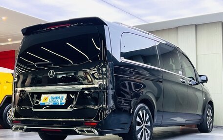 Mercedes-Benz Vito, 2021 год, 6 700 000 рублей, 11 фотография