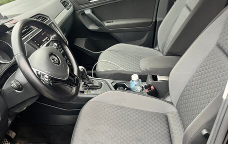 Volkswagen Tiguan II, 2020 год, 2 430 000 рублей, 8 фотография