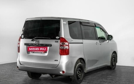 Toyota Noah III, 2011 год, 1 600 000 рублей, 3 фотография