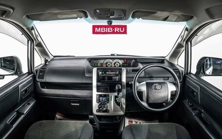Toyota Noah III, 2011 год, 1 600 000 рублей, 8 фотография