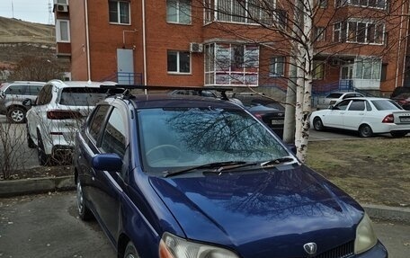 Toyota Platz, 2000 год, 320 000 рублей, 1 фотография