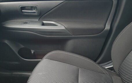 Mitsubishi Outlander III рестайлинг 3, 2019 год, 2 350 000 рублей, 6 фотография