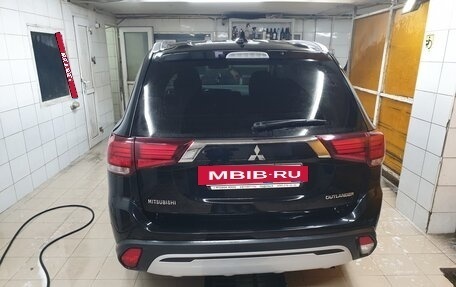 Mitsubishi Outlander III рестайлинг 3, 2019 год, 2 350 000 рублей, 3 фотография