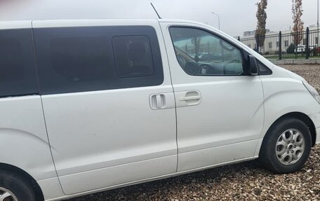 Hyundai H-1 II рестайлинг, 2011 год, 1 700 000 рублей, 2 фотография