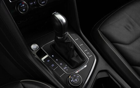 Volkswagen Tiguan II, 2018 год, 3 484 444 рублей, 21 фотография