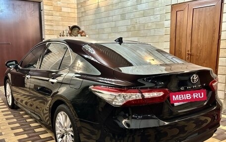 Toyota Camry, 2019 год, 2 900 000 рублей, 4 фотография