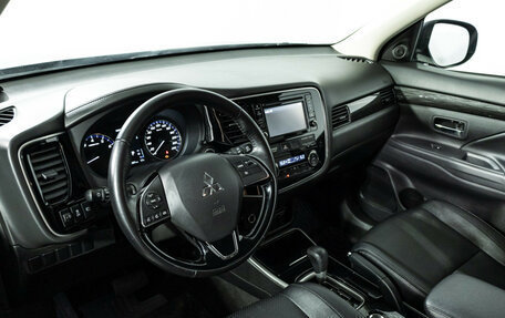 Mitsubishi Outlander III рестайлинг 3, 2017 год, 1 799 777 рублей, 11 фотография