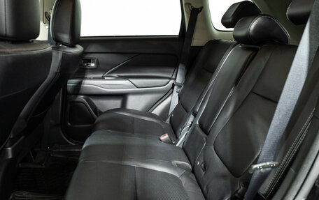 Mitsubishi Outlander III рестайлинг 3, 2017 год, 1 799 777 рублей, 10 фотография