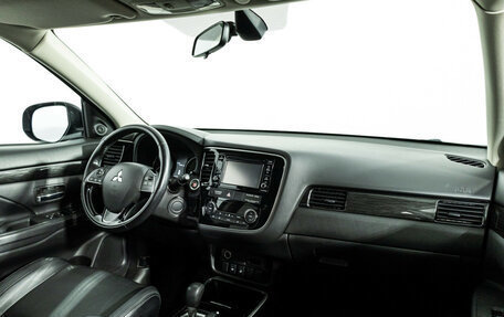 Mitsubishi Outlander III рестайлинг 3, 2017 год, 1 799 777 рублей, 9 фотография