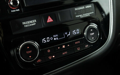 Mitsubishi Outlander III рестайлинг 3, 2017 год, 1 799 777 рублей, 16 фотография