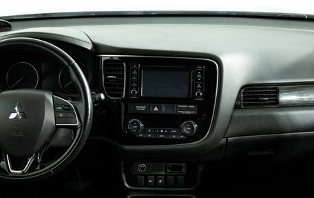 Mitsubishi Outlander III рестайлинг 3, 2017 год, 1 799 777 рублей, 14 фотография