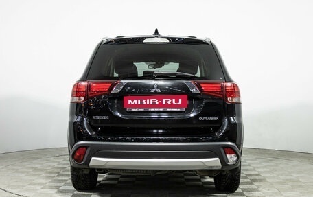 Mitsubishi Outlander III рестайлинг 3, 2017 год, 1 799 777 рублей, 6 фотография