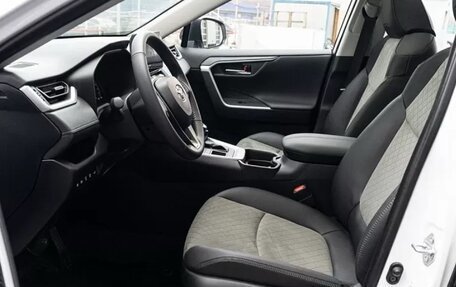 Toyota RAV4, 2025 год, 3 950 000 рублей, 9 фотография