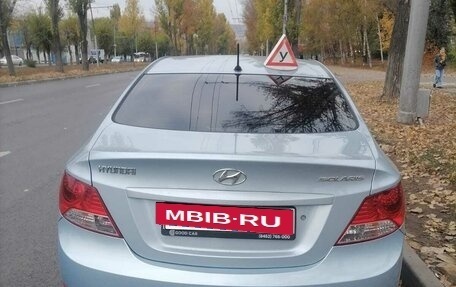 Hyundai Solaris II рестайлинг, 2011 год, 540 000 рублей, 2 фотография