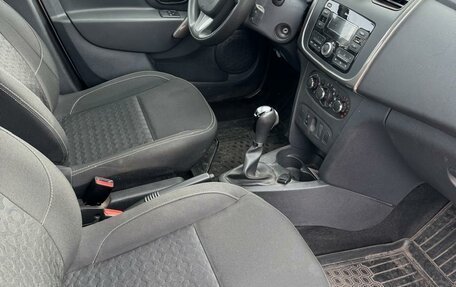 Renault Logan II, 2017 год, 930 000 рублей, 13 фотография