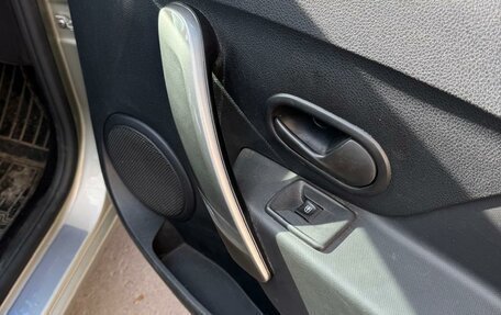 Renault Logan II, 2017 год, 930 000 рублей, 18 фотография