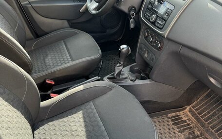 Renault Logan II, 2017 год, 930 000 рублей, 27 фотография