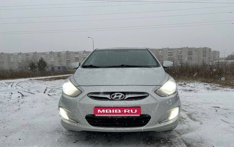 Hyundai Solaris II рестайлинг, 2011 год, 750 000 рублей, 1 фотография