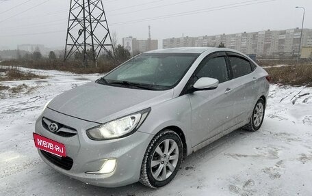 Hyundai Solaris II рестайлинг, 2011 год, 750 000 рублей, 2 фотография