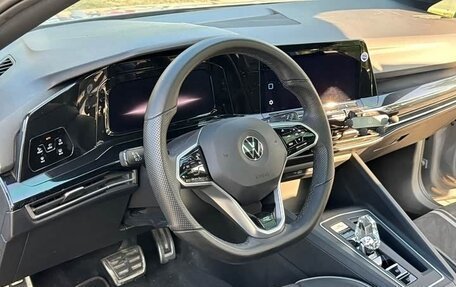 Volkswagen Golf VIII, 2023 год, 2 300 000 рублей, 8 фотография