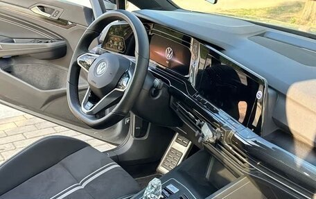 Volkswagen Golf VIII, 2023 год, 2 300 000 рублей, 7 фотография