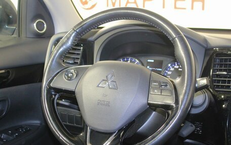 Mitsubishi Outlander III рестайлинг 3, 2019 год, 2 100 000 рублей, 16 фотография