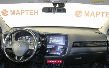 Mitsubishi Outlander III рестайлинг 3, 2019 год, 2 100 000 рублей, 15 фотография