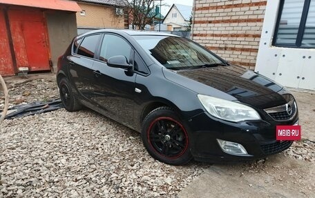 Opel Astra J, 2011 год, 660 000 рублей, 2 фотография