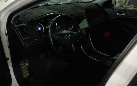 Hyundai Sonata VI, 2011 год, 650 000 рублей, 6 фотография