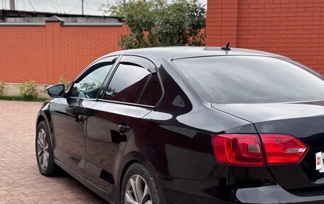 Volkswagen Jetta VI, 2011 год, 900 000 рублей, 3 фотография