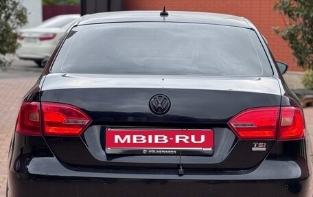 Volkswagen Jetta VI, 2011 год, 900 000 рублей, 2 фотография
