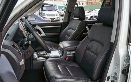 Toyota Land Cruiser 200, 2019 год, 8 900 000 рублей, 14 фотография