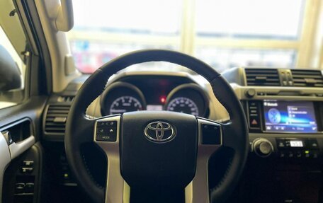 Toyota Land Cruiser Prado 150 рестайлинг 2, 2015 год, 3 599 000 рублей, 13 фотография