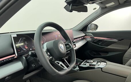 BMW 5 серия, 2025 год, 8 549 000 рублей, 10 фотография