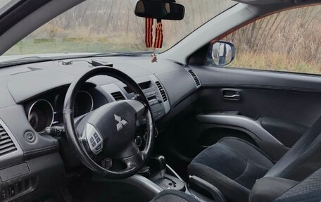 Mitsubishi Outlander III рестайлинг 3, 2010 год, 1 500 000 рублей, 9 фотография