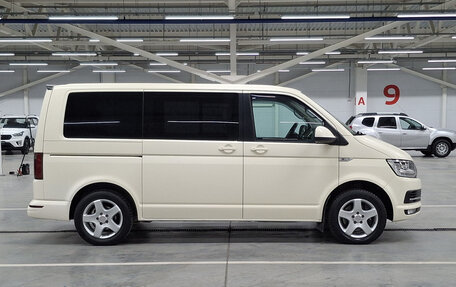 Volkswagen Multivan T6 рестайлинг, 2016 год, 2 999 950 рублей, 5 фотография